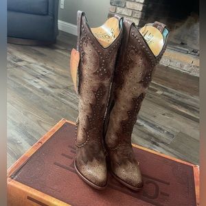 Brand new brown cowboy boots for women.